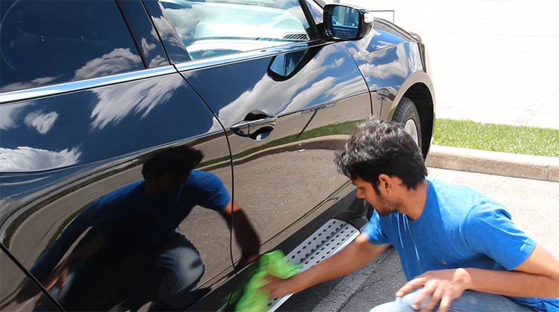 cleaning-car-with-jack
